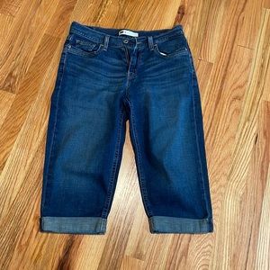 Levi’s crops size 6